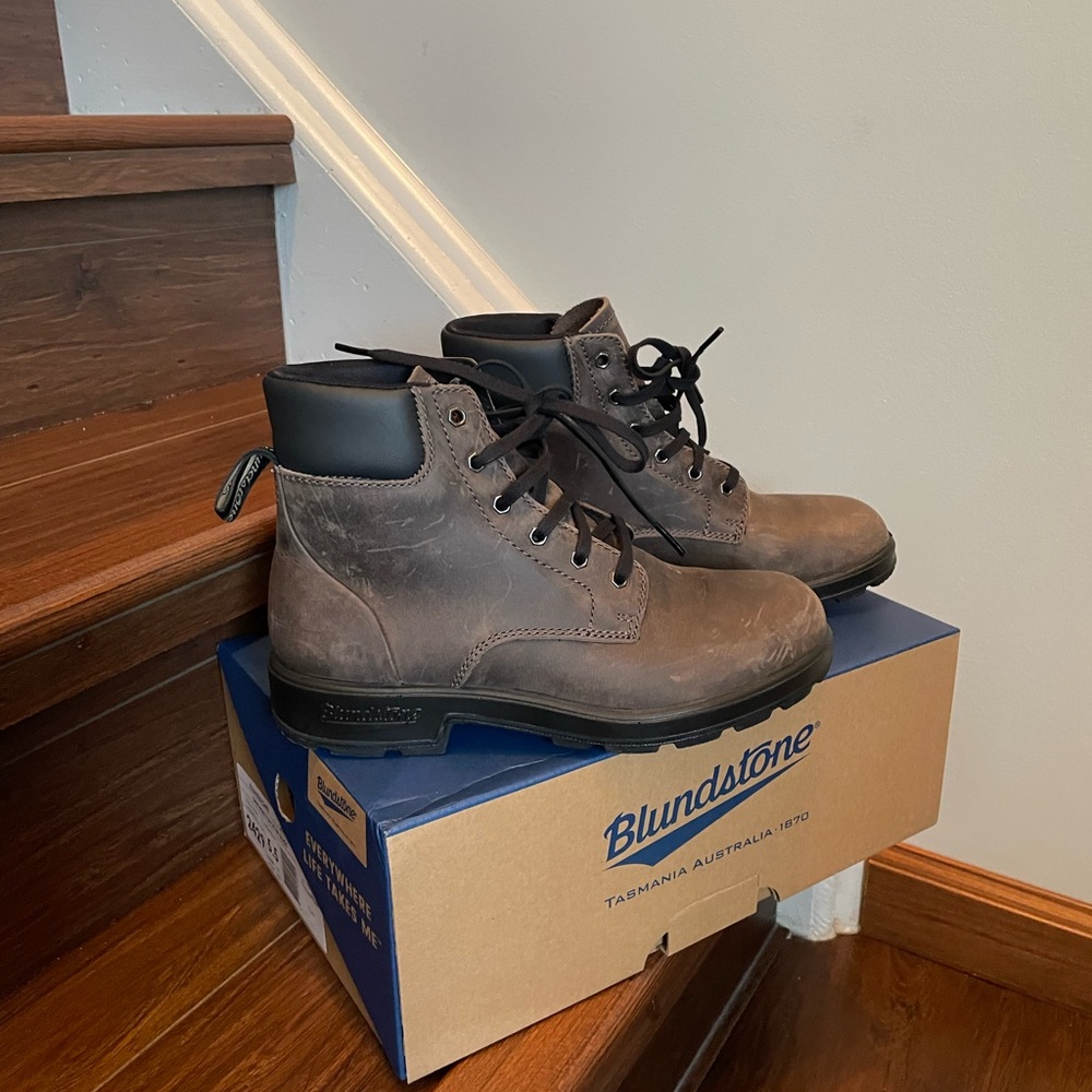 Lace up Blundstone